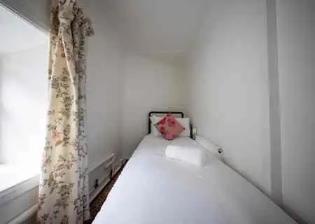 Amazing Townhouse In Centre Pubs, Shops & Dining * גלוואיי