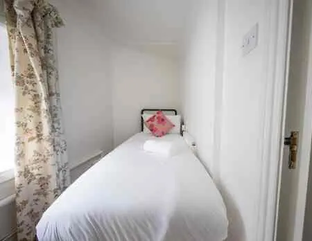 Amazing Townhouse In Centre Pubs, Shops & Dining בית נופש גלוואיי