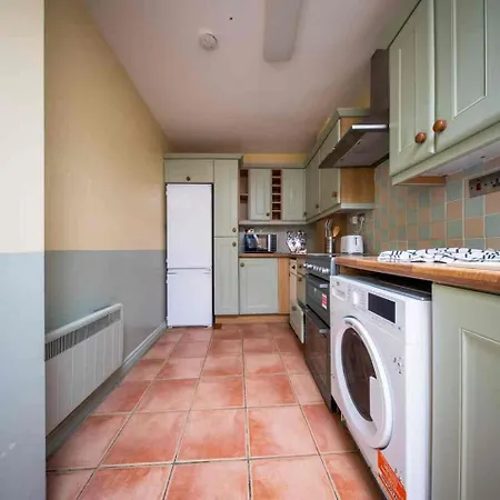 Amazing Townhouse In Centre Pubs, Shops & Dining *