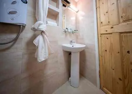 Amazing Townhouse In Centre Pubs, Shops & Dining בית נופש *